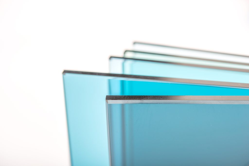 sheets of factory manufacturing tempered clear float glass panels cut to size